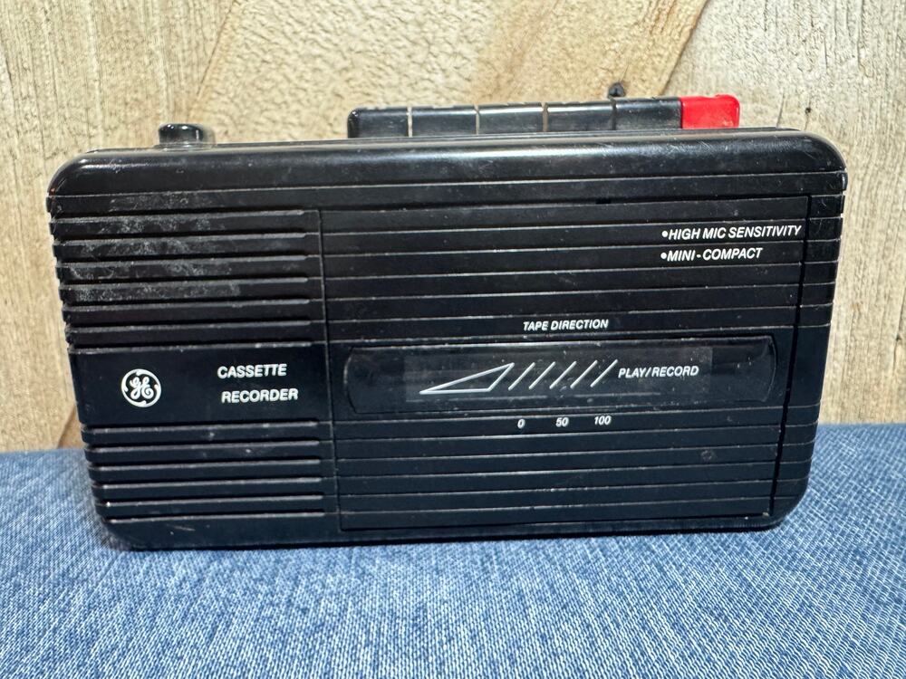VTG General Electric GE Cassette Voice Recorder Player Model No 3-5301A Untested